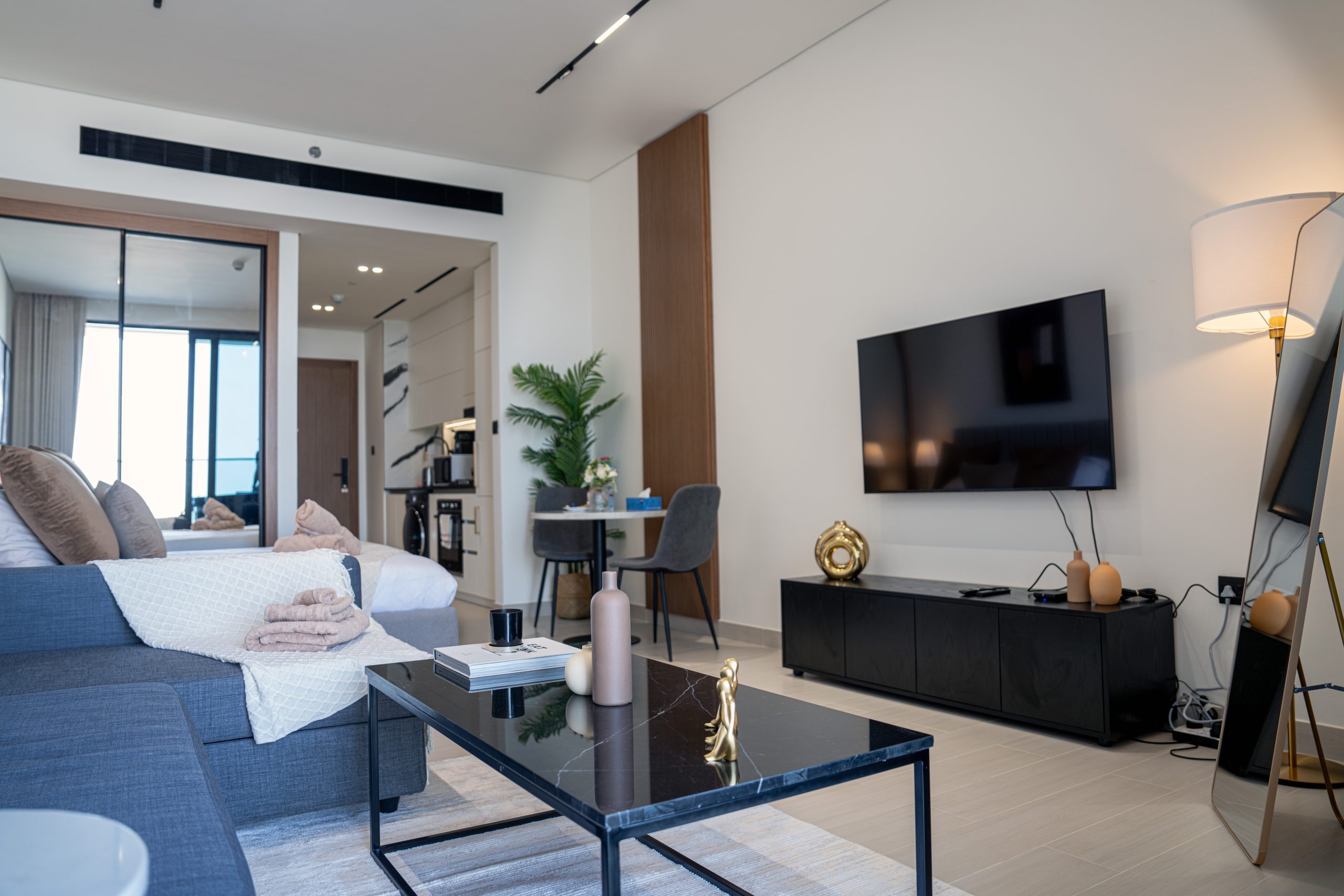 Central Lux Downtown 1 BR Apt 5 Min Walk from Dubai Mall