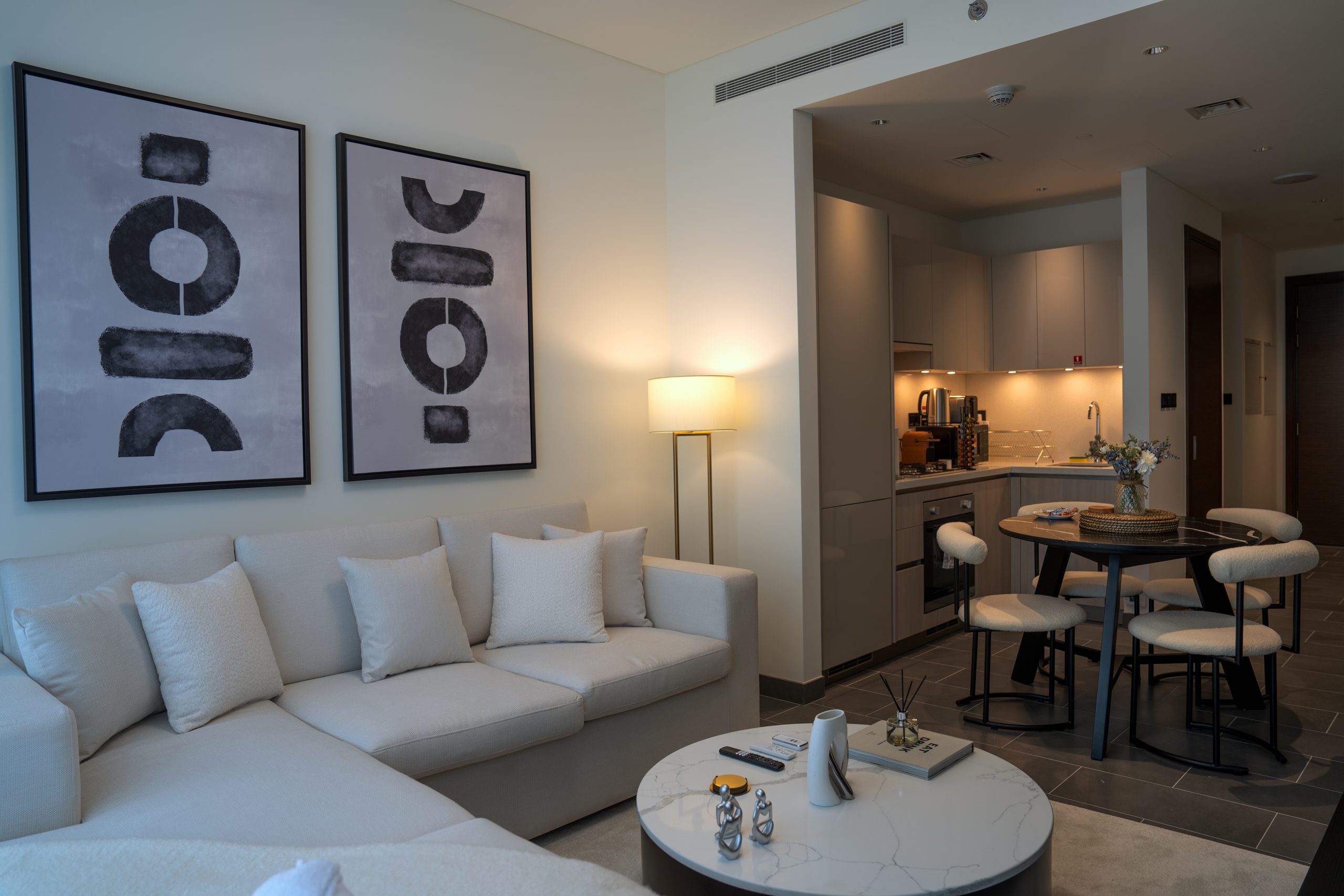 Central Lux Downtown 1 BR Apt 5 Min Walk from Dubai Mall