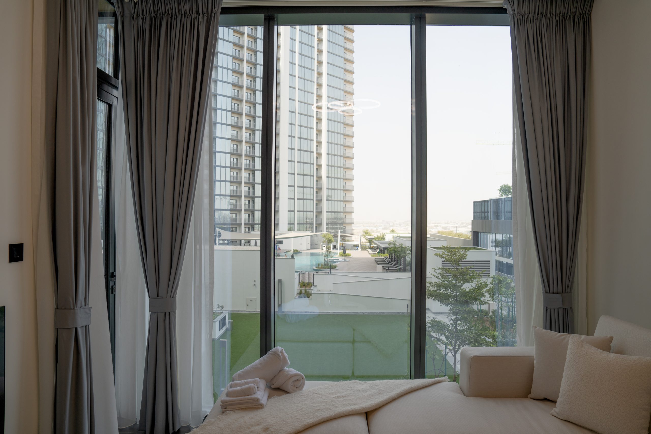 Central Lux Downtown 1 BR Apt 5 Min Walk from Dubai Mall