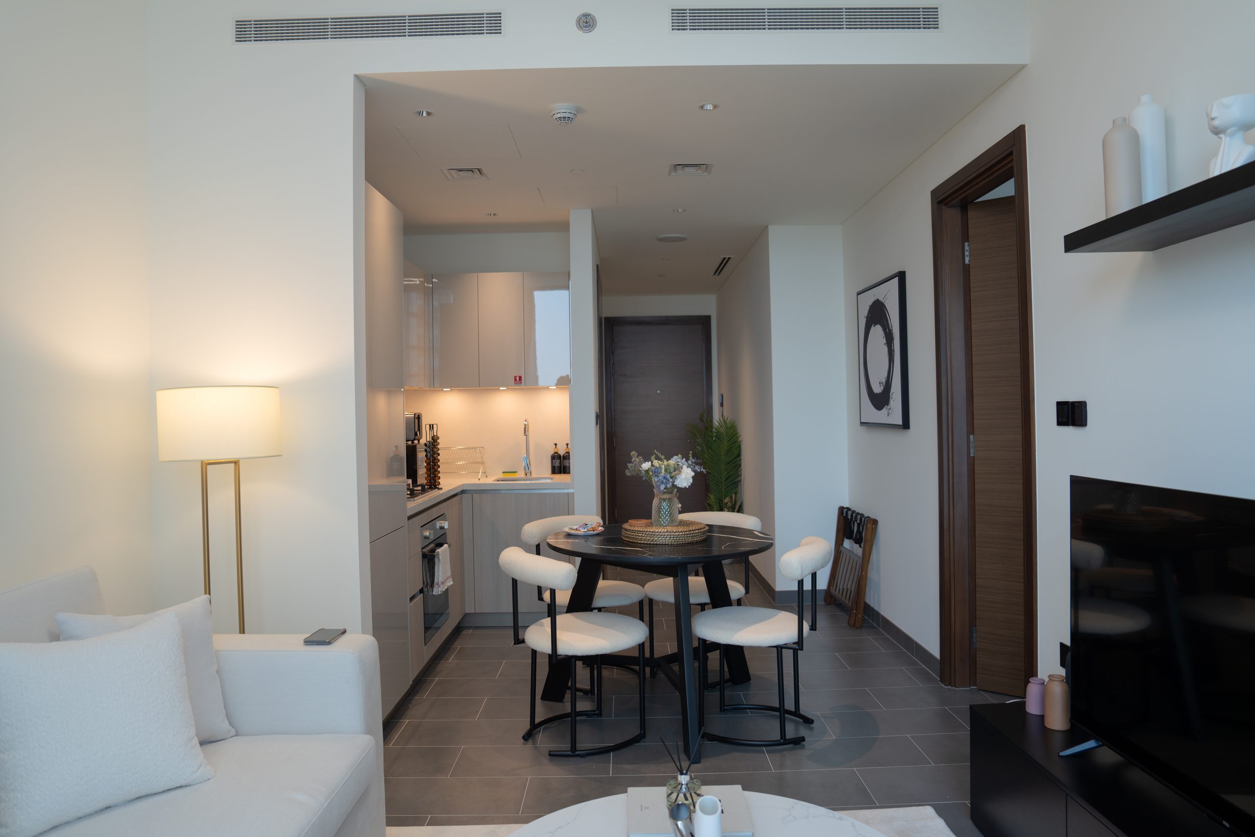 Central Lux Downtown 1 BR Apt 5 Min Walk from Dubai Mall