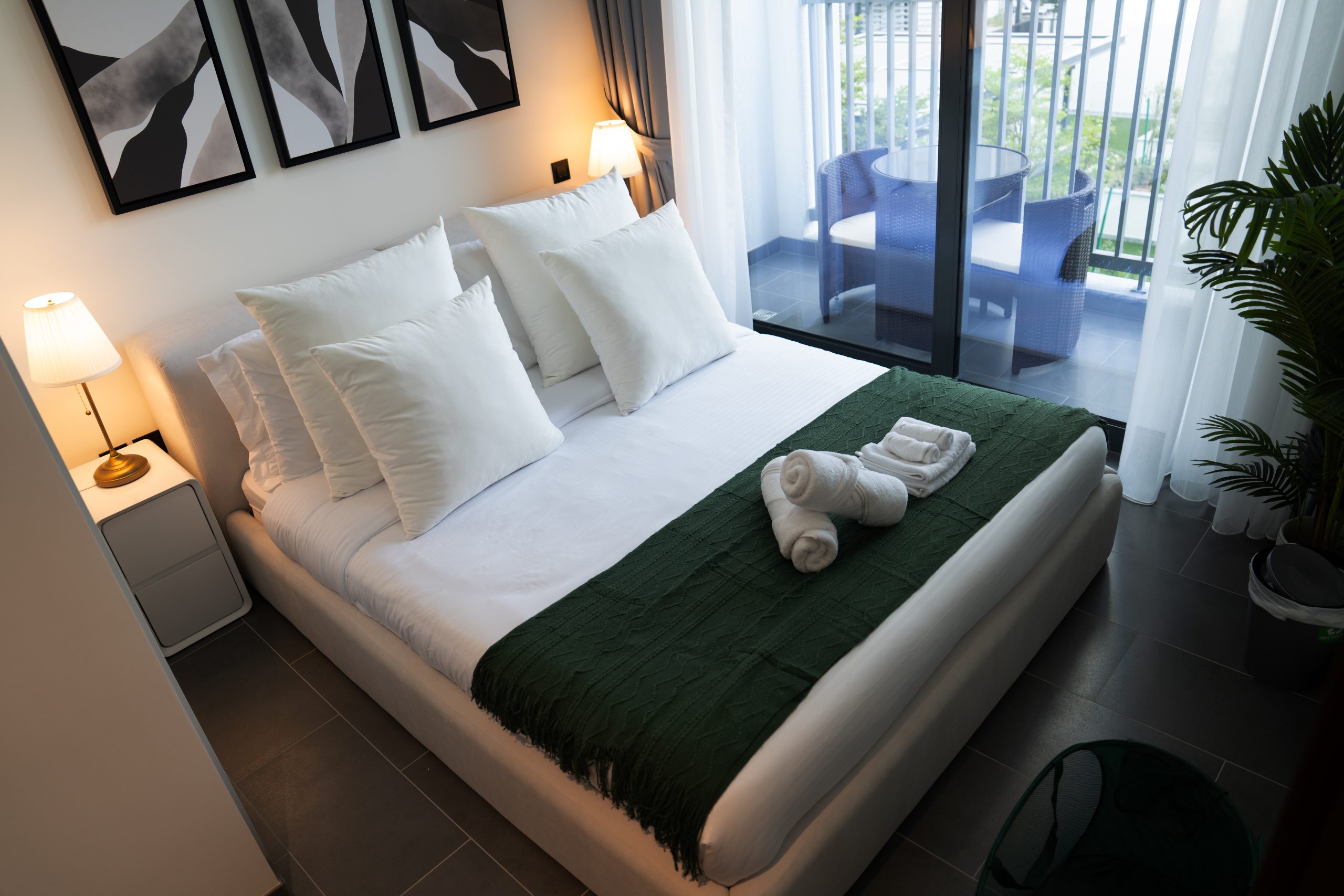Central Lux Downtown 1 BR Apt 5 Min Walk from Dubai Mall