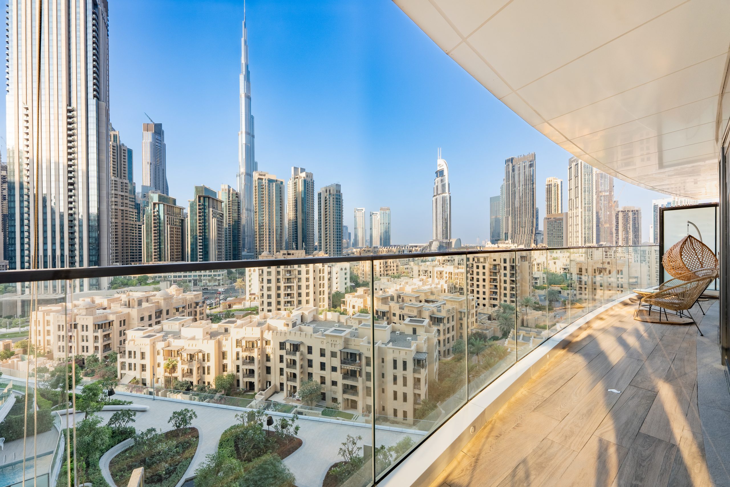 Central Lux Downtown 1 BR Apt 5 Min Walk from Dubai Mall