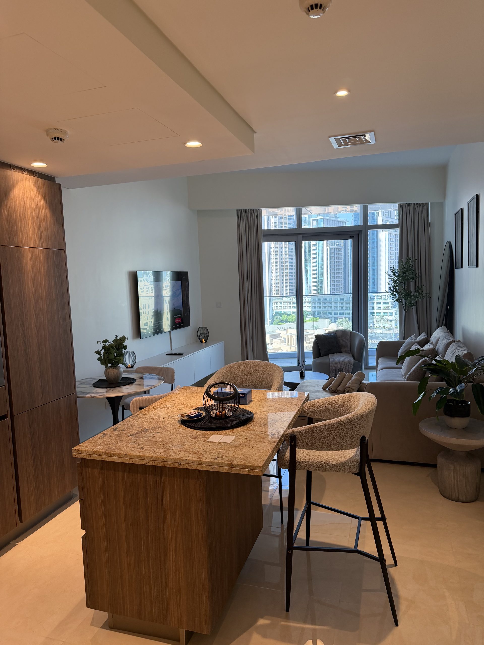 Central Lux Downtown 1 BR Apt 5 Min Walk from Dubai Mall