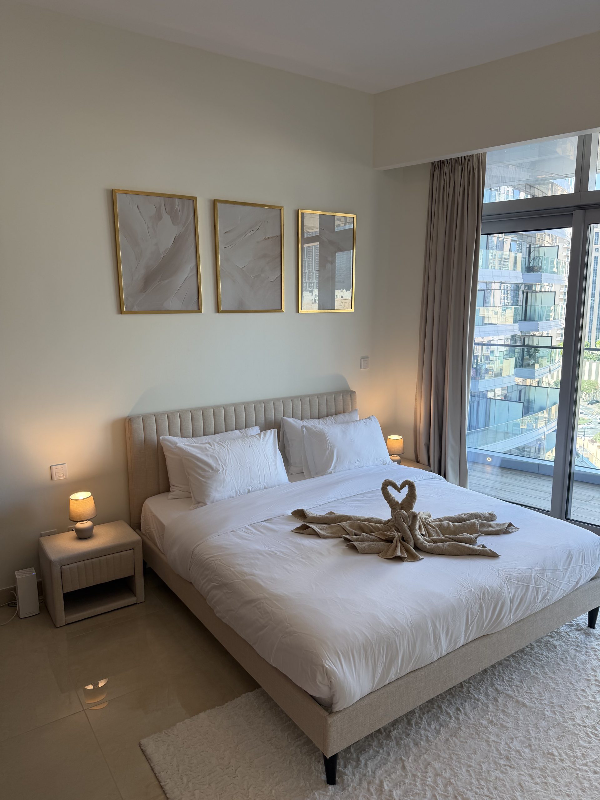 Central Lux Downtown 1 BR Apt 5 Min Walk from Dubai Mall